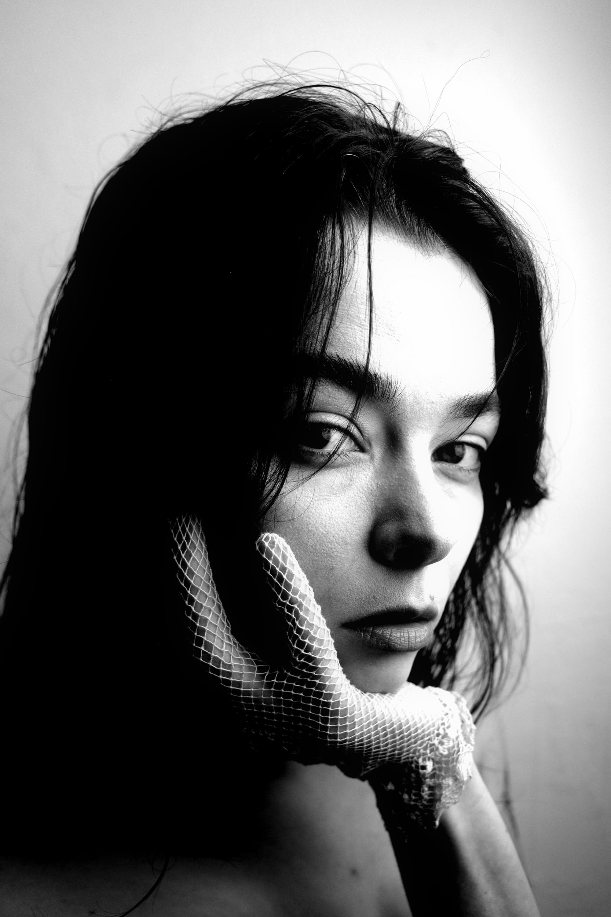 Studio, black & white — Portraits photograph 2 by Sandrine Ceuppens
