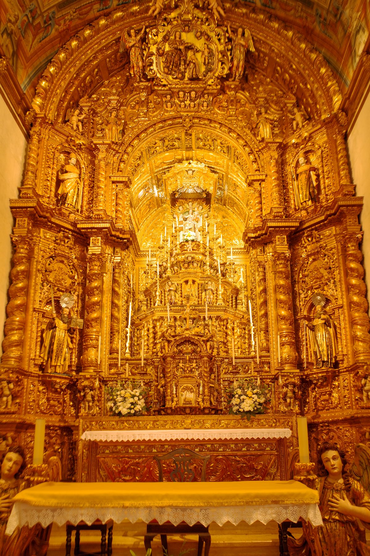 Inside the Igreja do Carmo