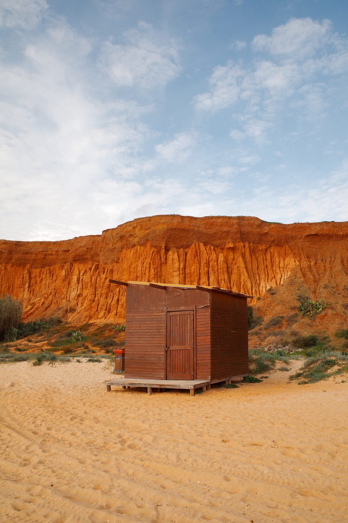 A beach hut below the cliffs of Falésia