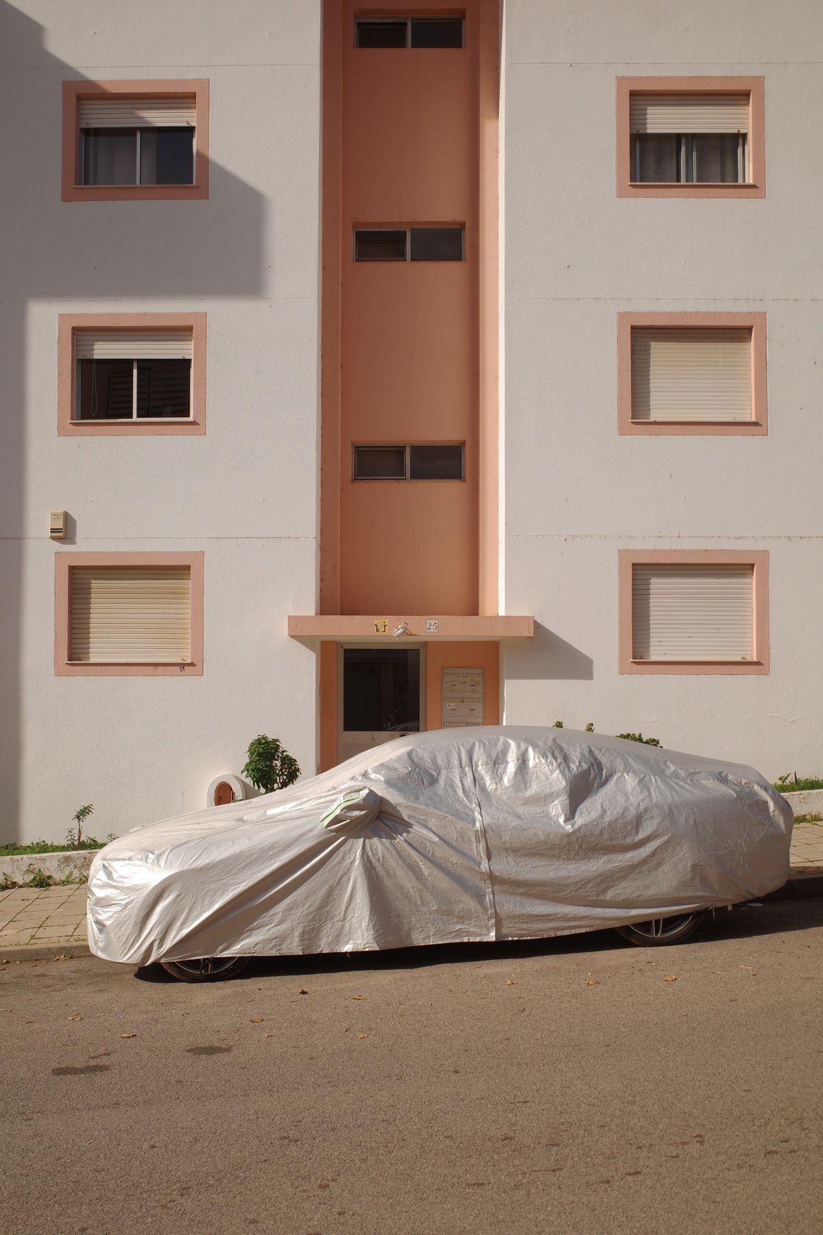 A pink facade in Faro
