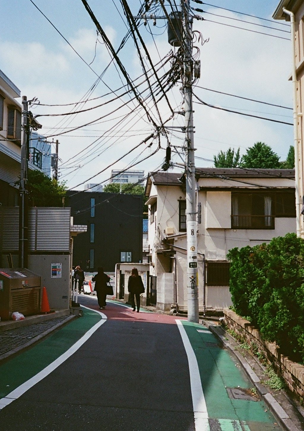 A red path between houses