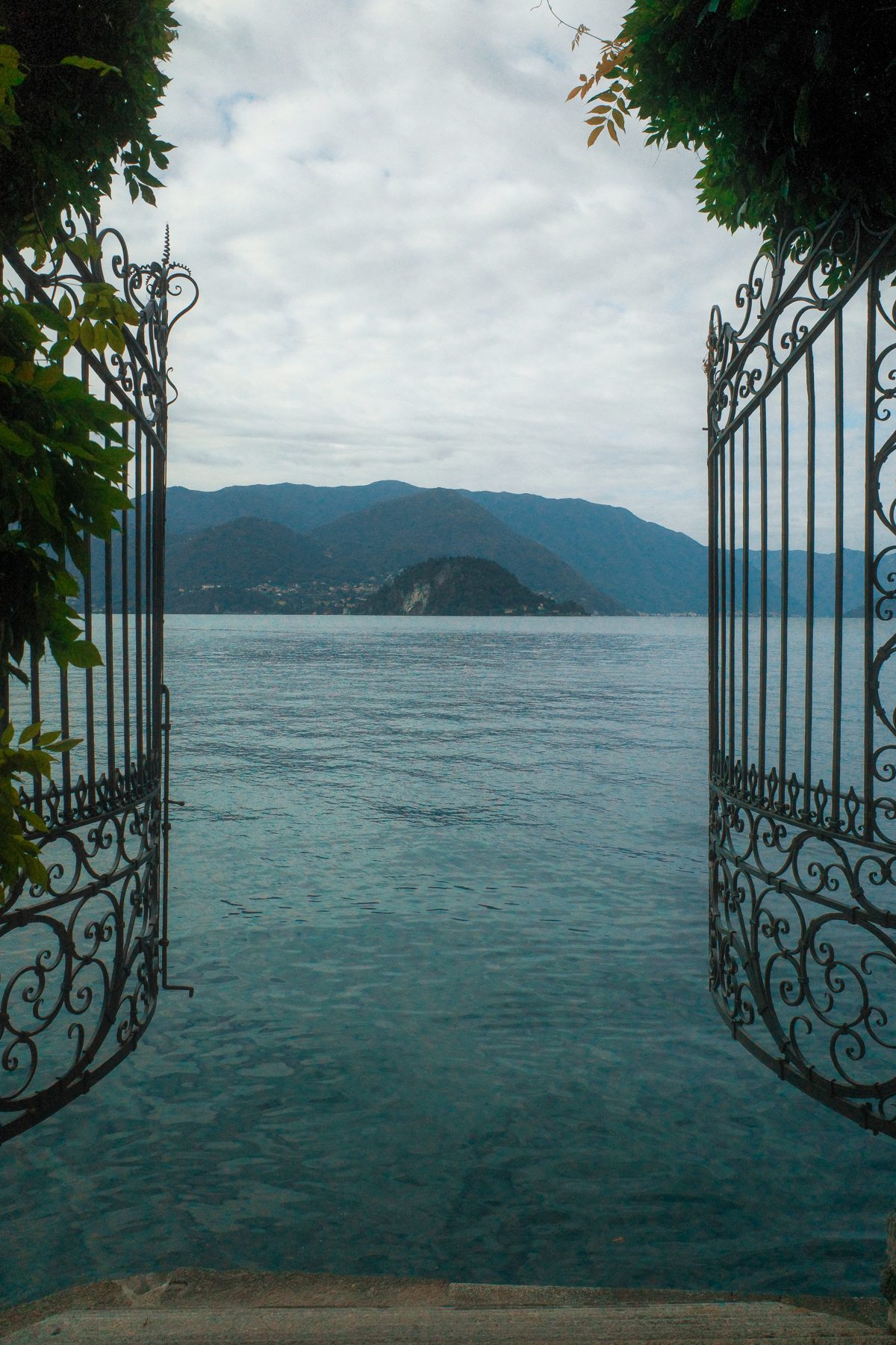 The gates of Villa Cipressi, open onto the lake