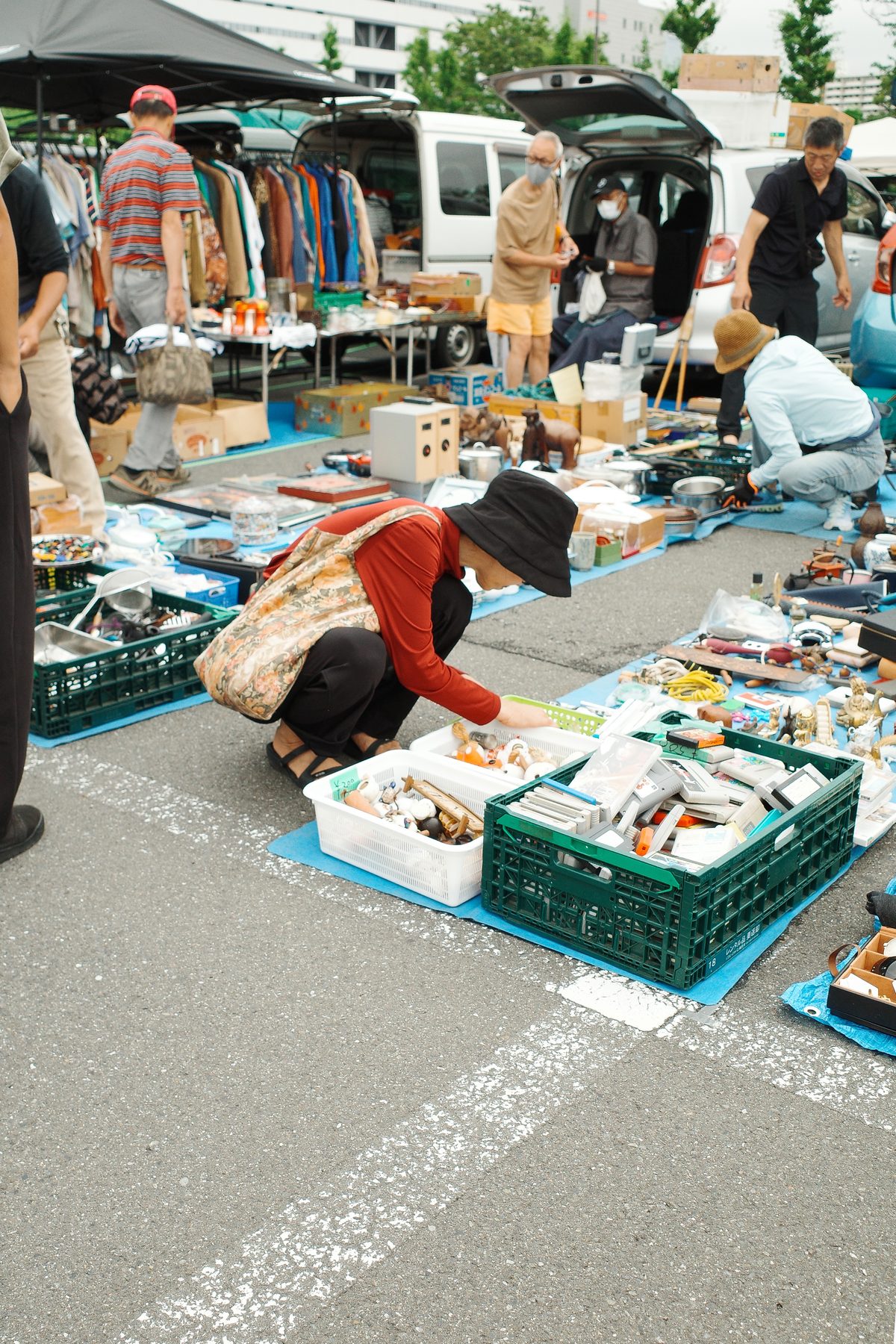 Stalls laid out on blue tarps
