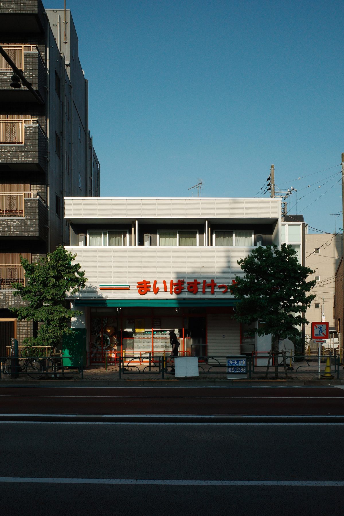 A shop in the early morning sun