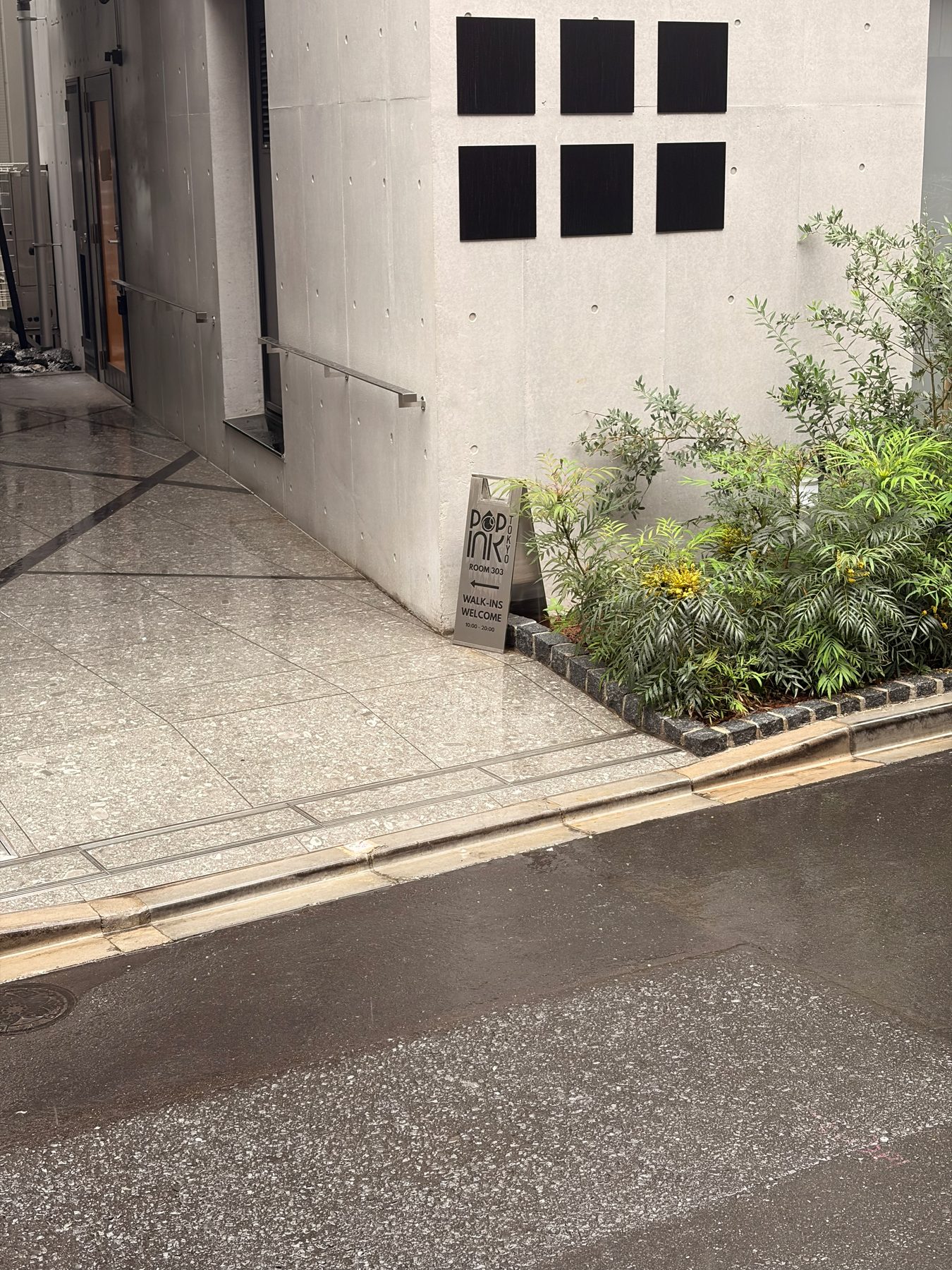 The entrance of the building where PopInk Tokyo is