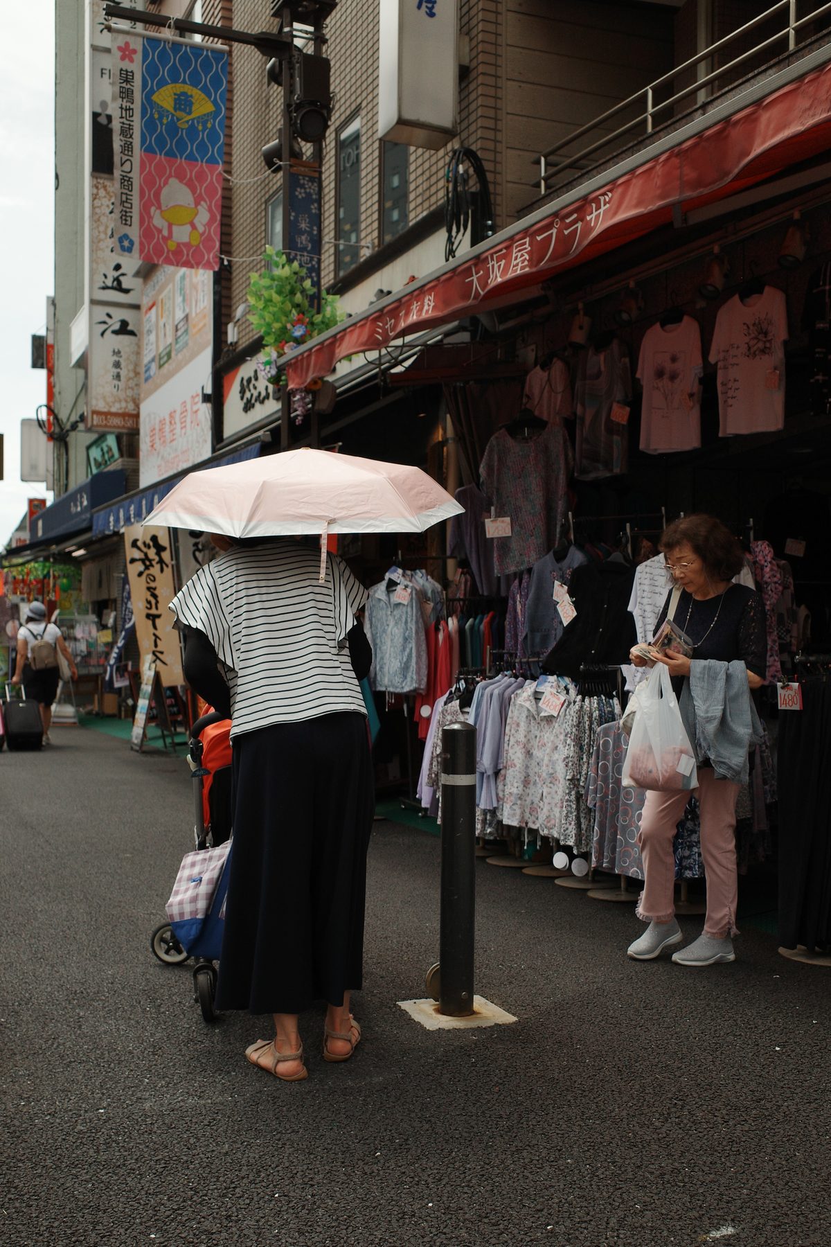 Women with parasols on Jizo-dori