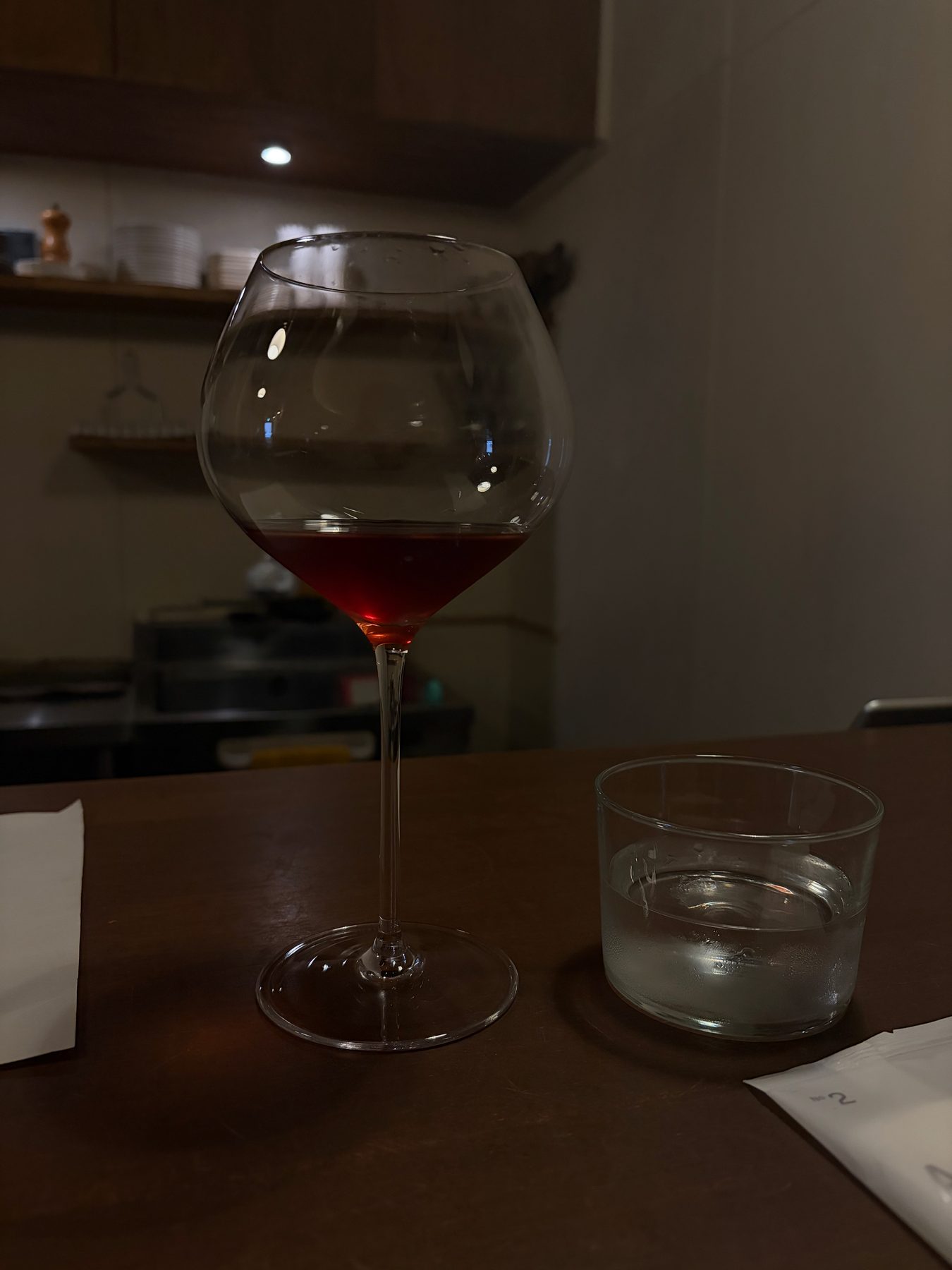 A glass of red wine at Câlin